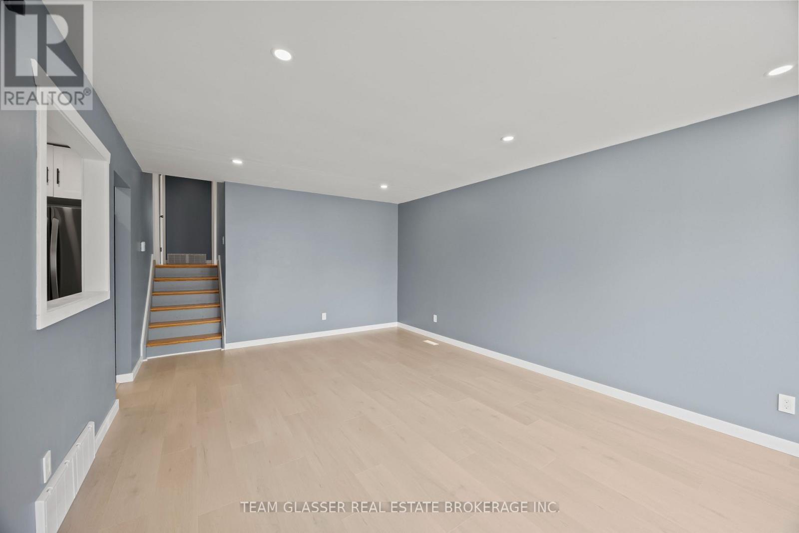 6 Heath Place, London South (South T), ON