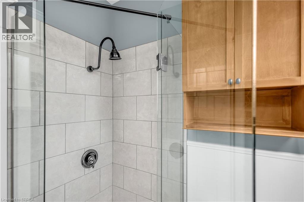 Glass-enclosed shower with subway tile surround, black-finish shower head, and chrome fixtures - 11 Tutela Heights Road, Brantford, ON