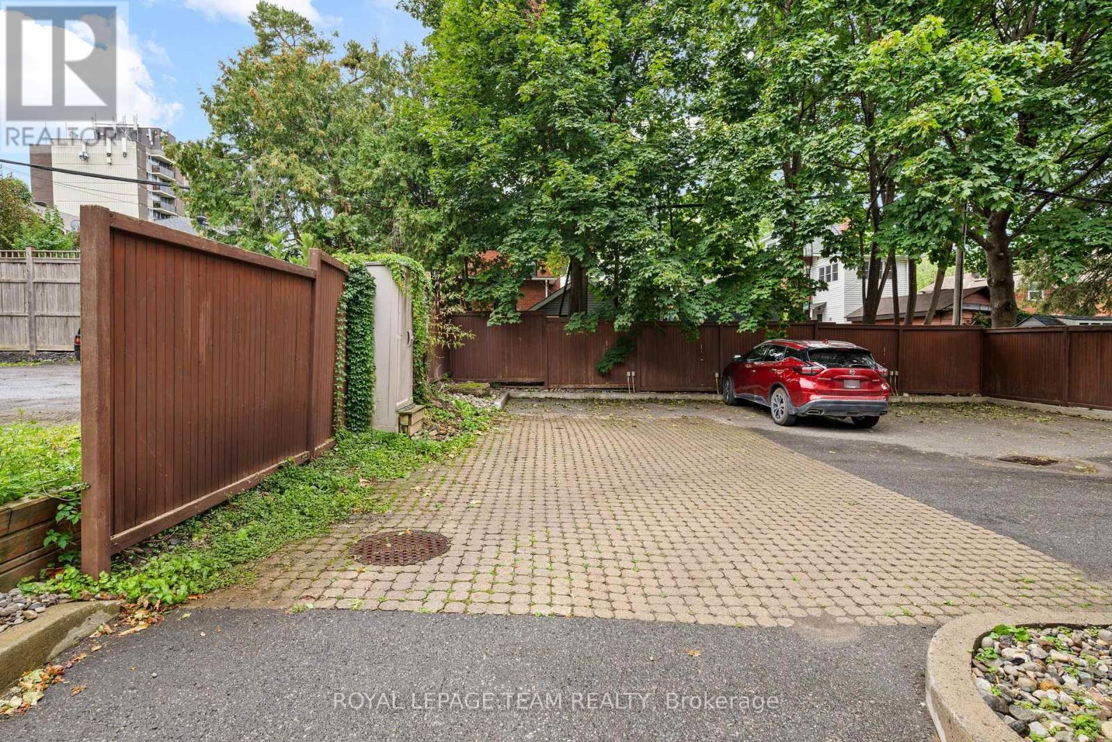 B - 92 Holland Avenue, Ottawa, ON