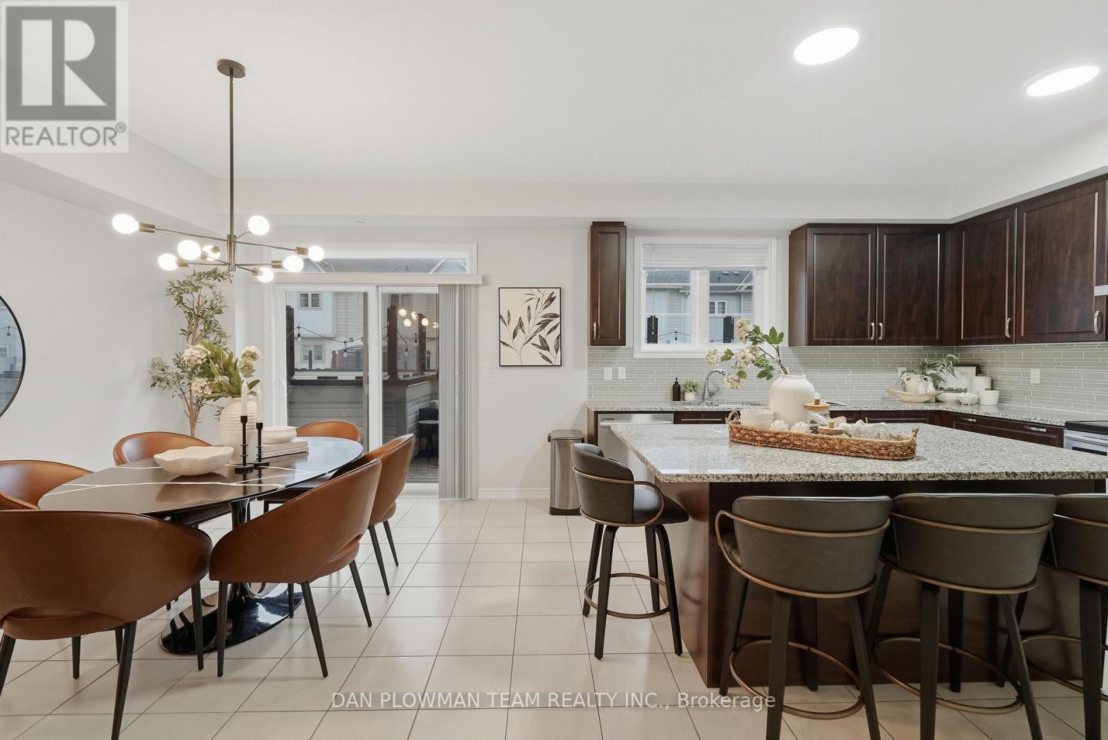 14 Cornerside Way, Whitby, ON