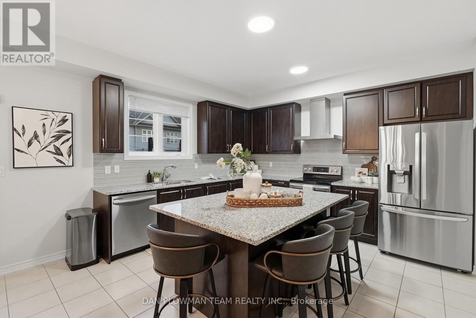 14 Cornerside Way, Whitby, ON