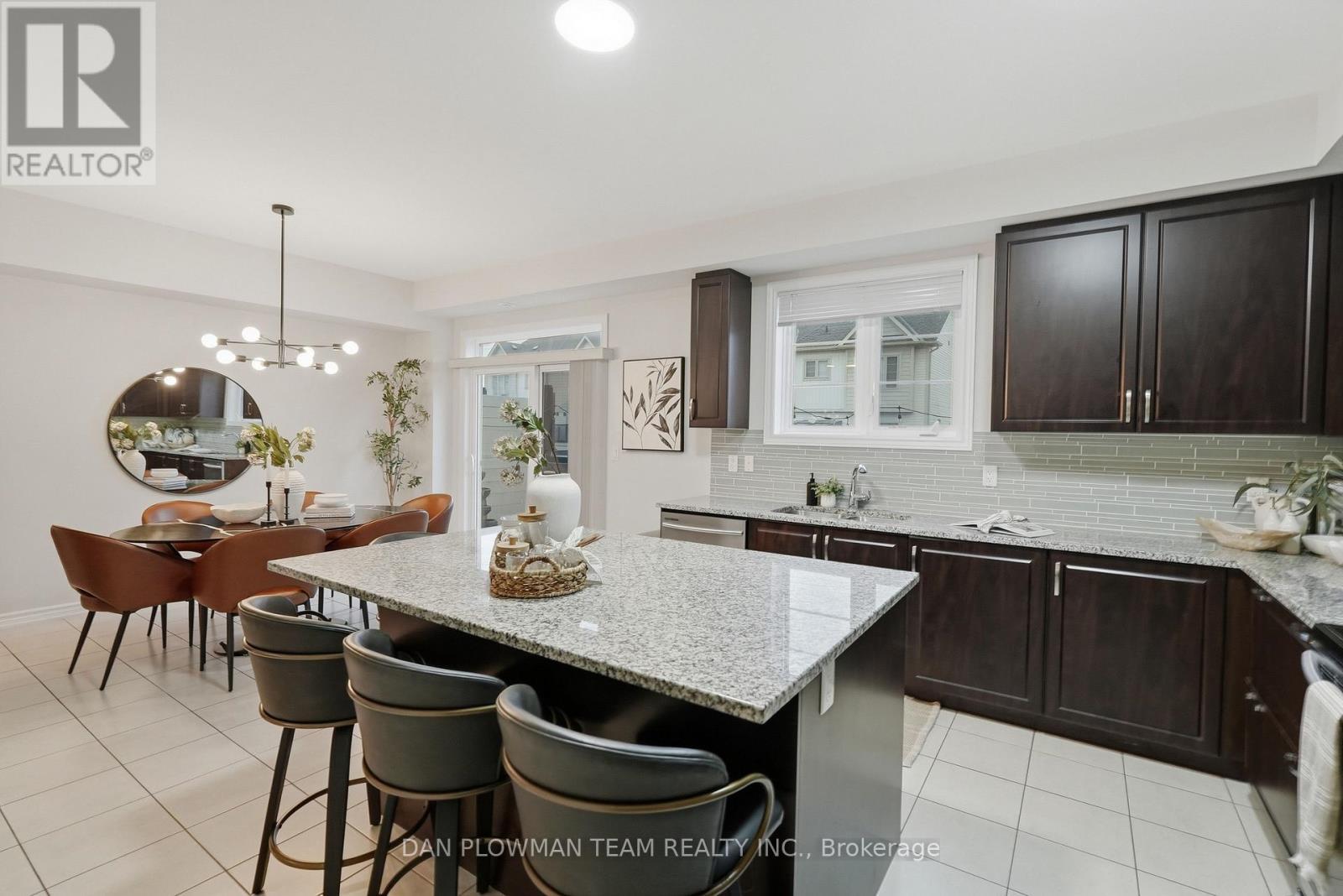 14 Cornerside Way, Whitby, ON
