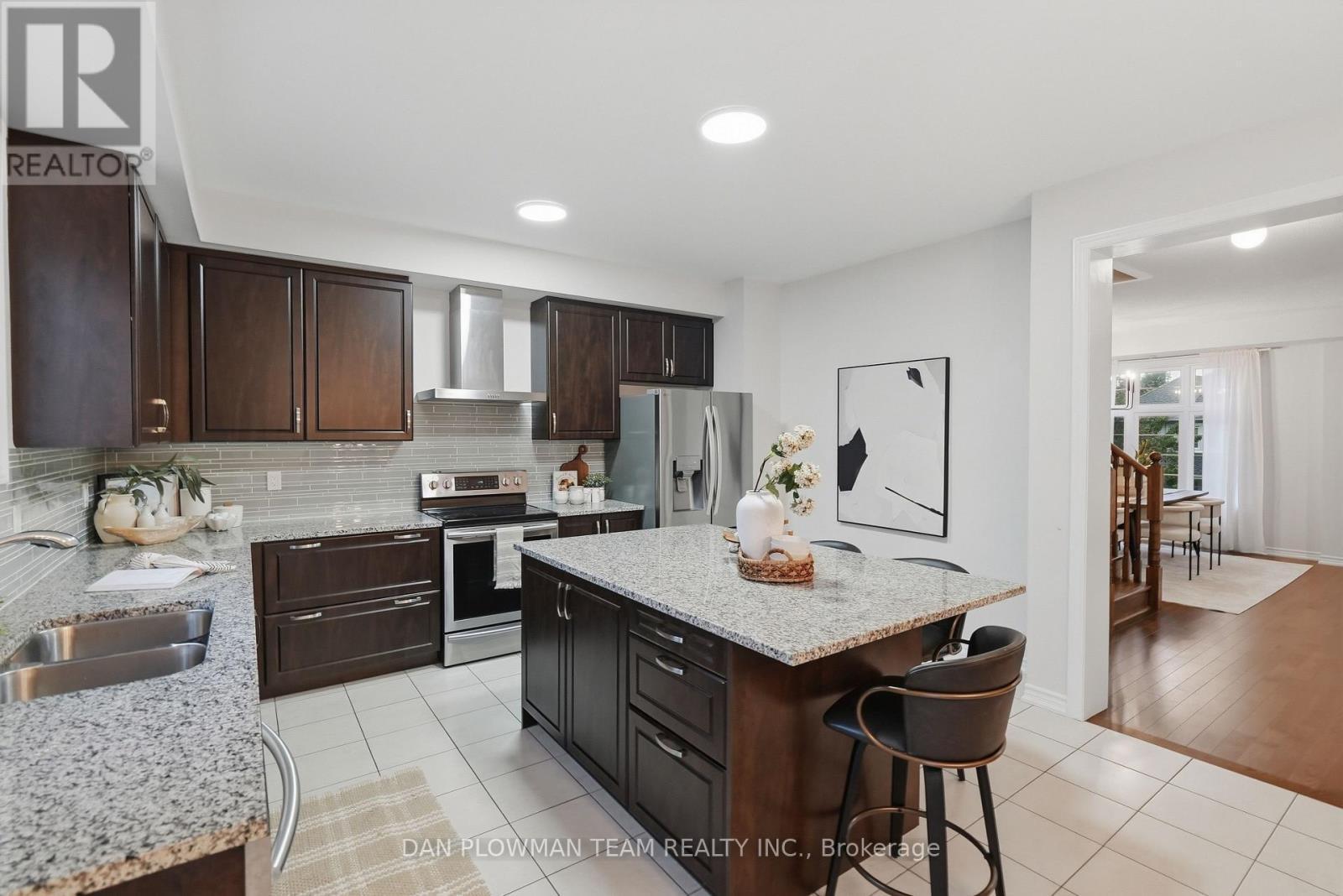 14 Cornerside Way, Whitby, ON