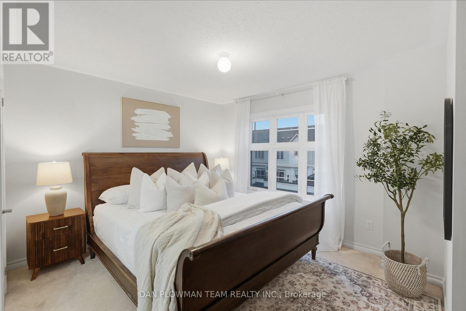 14 Cornerside Way, Whitby, ON