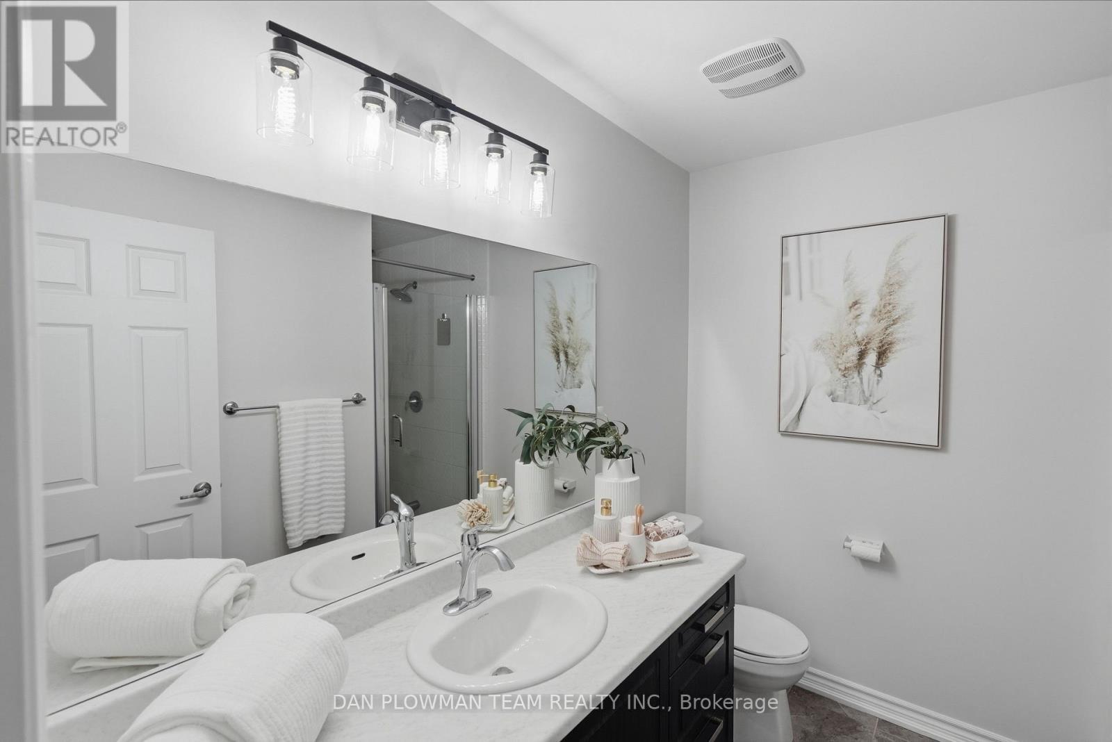 14 Cornerside Way, Whitby, ON