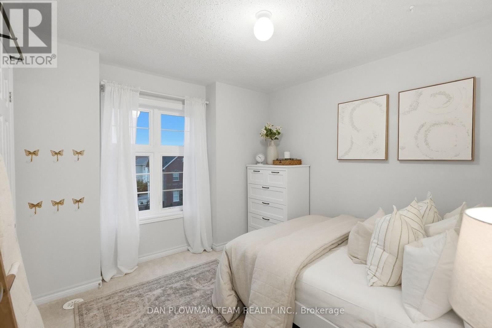 14 Cornerside Way, Whitby, ON
