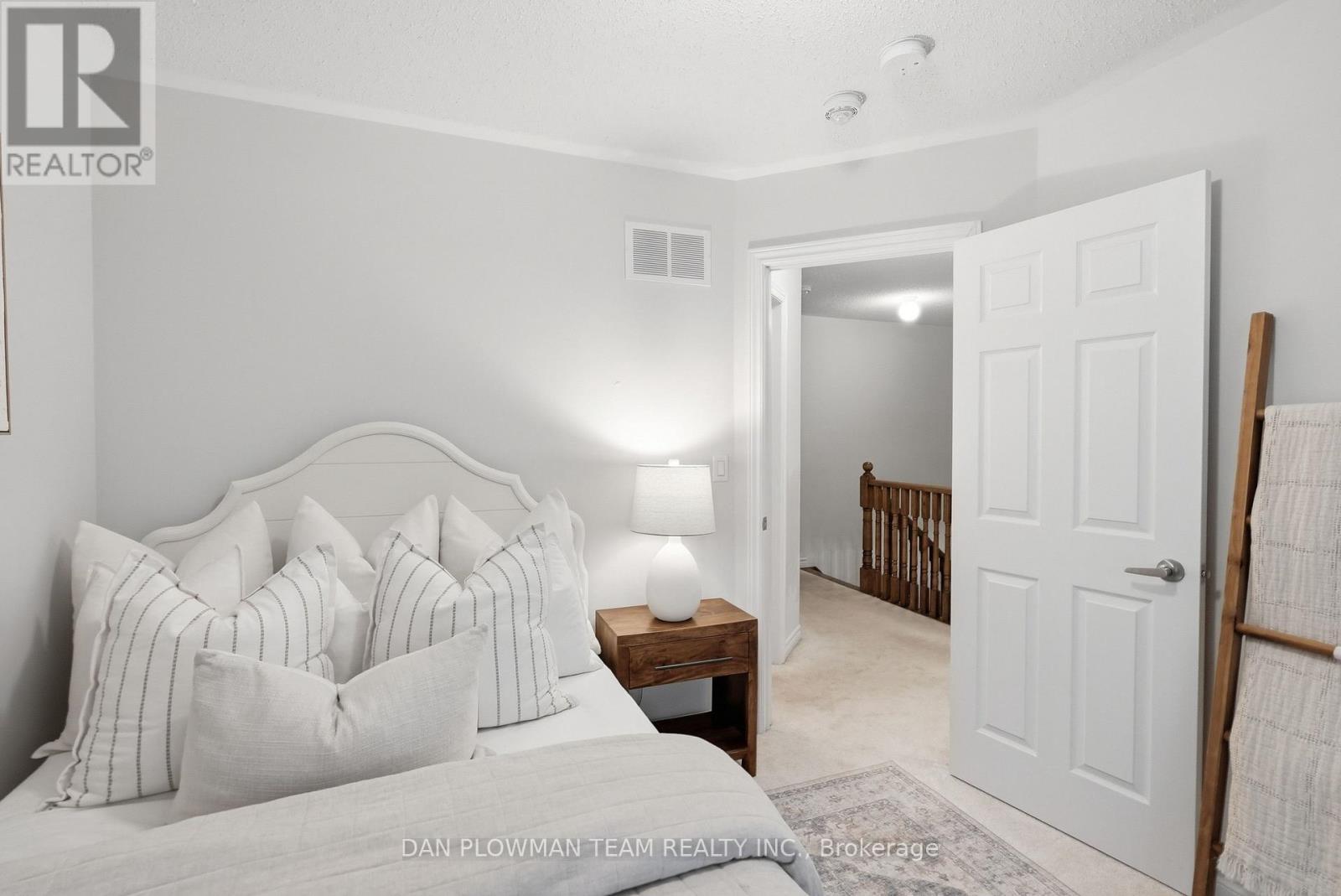 14 Cornerside Way, Whitby, ON