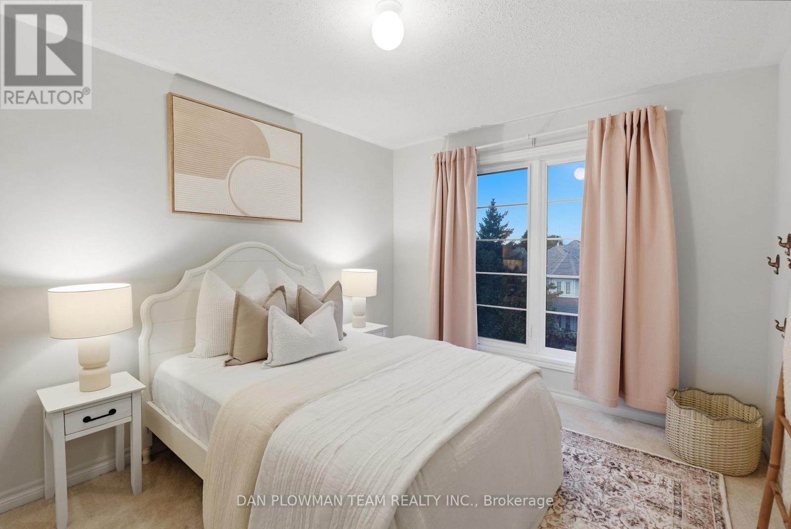 14 Cornerside Way, Whitby, ON