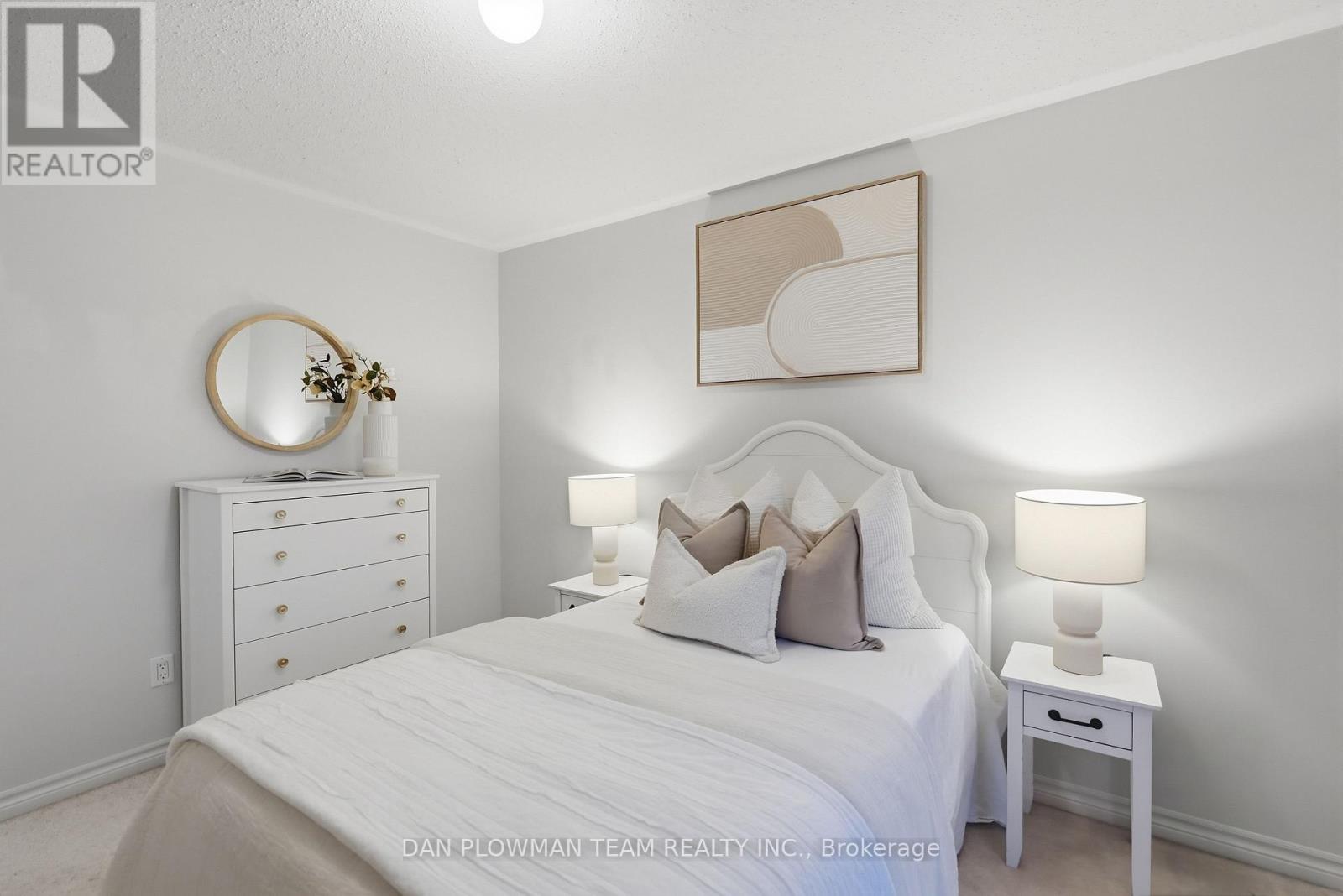 14 Cornerside Way, Whitby, ON