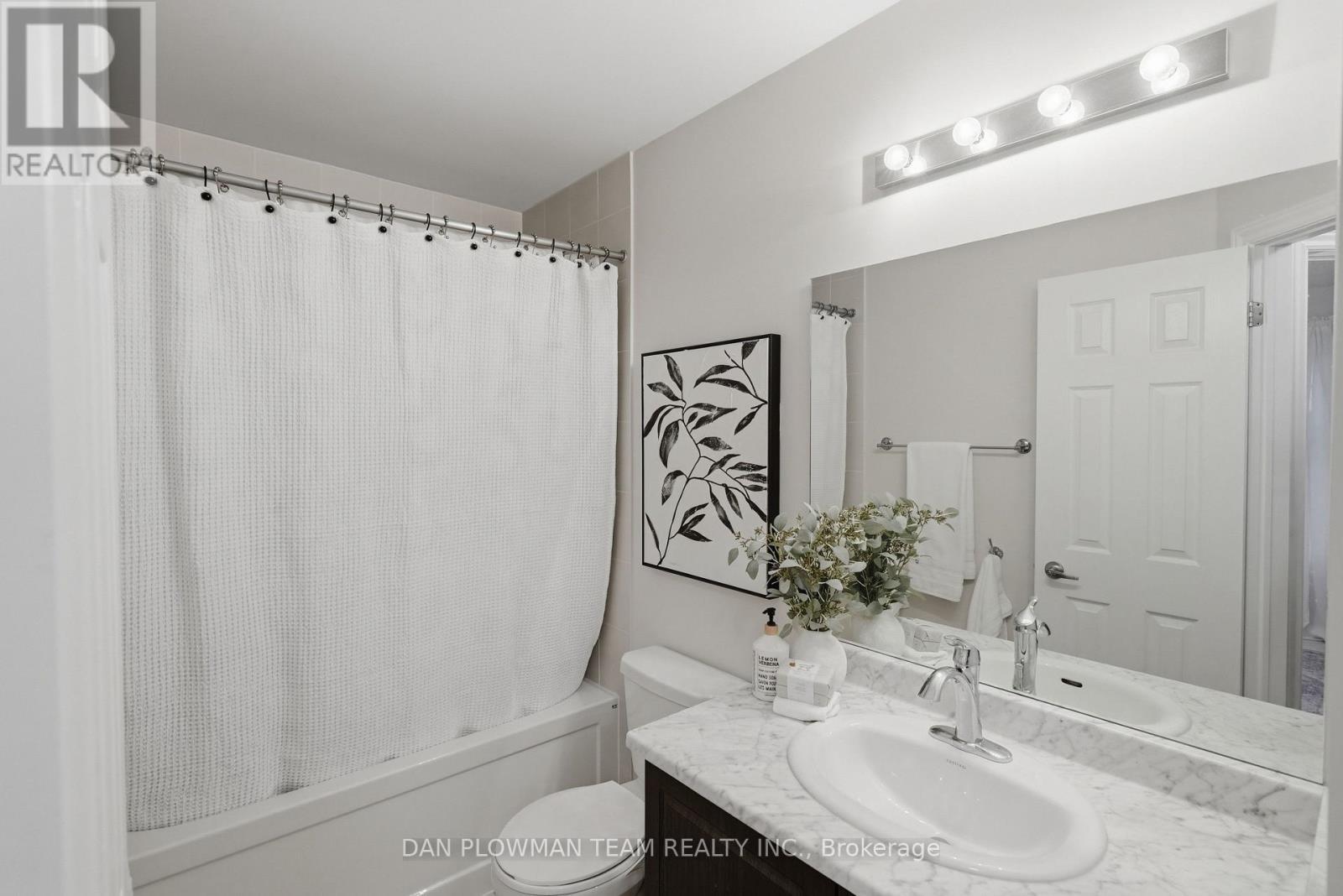14 Cornerside Way, Whitby, ON