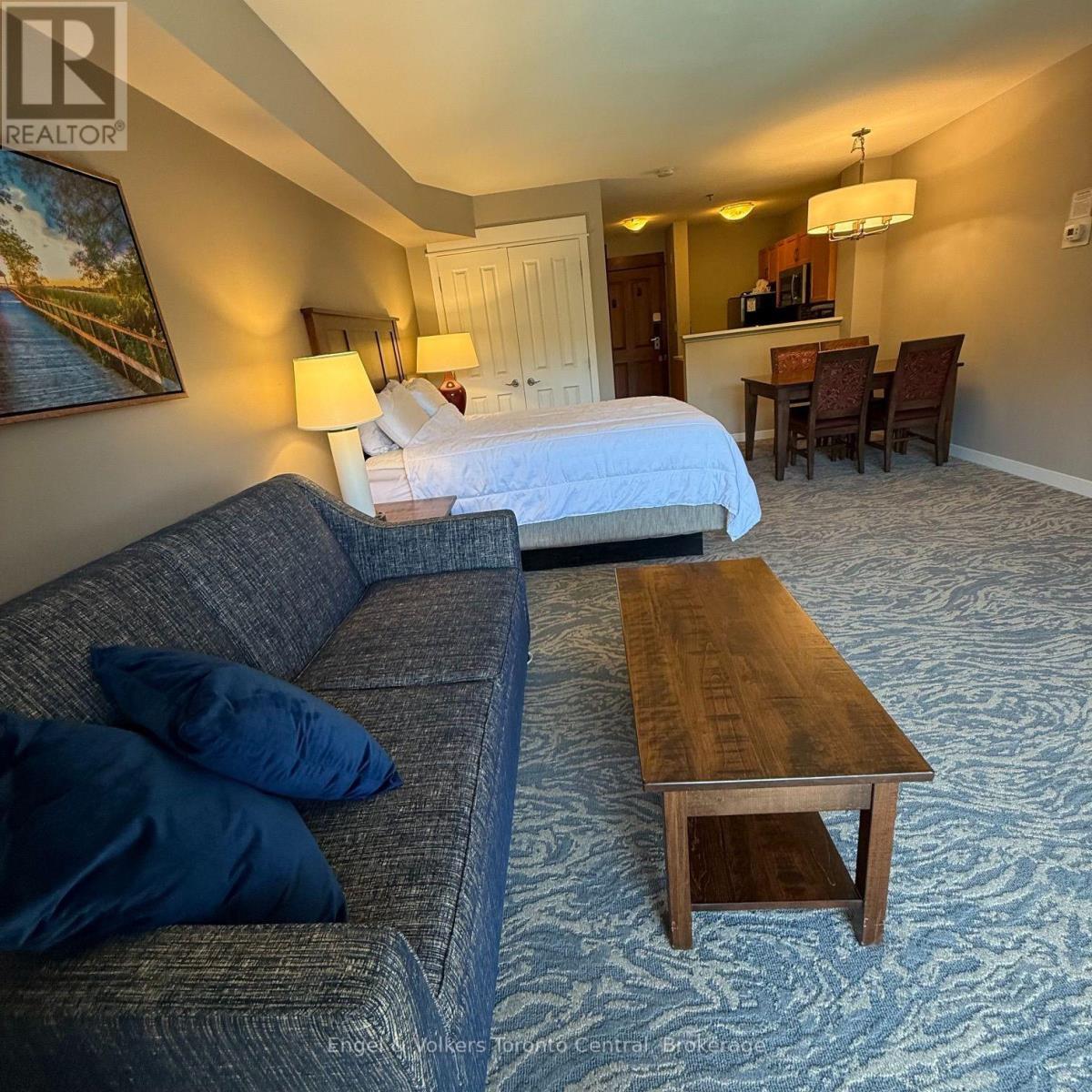 Over-sized Bachelor - 322 - 156 Jozo Weider Boulevard, Blue Mountains, ON