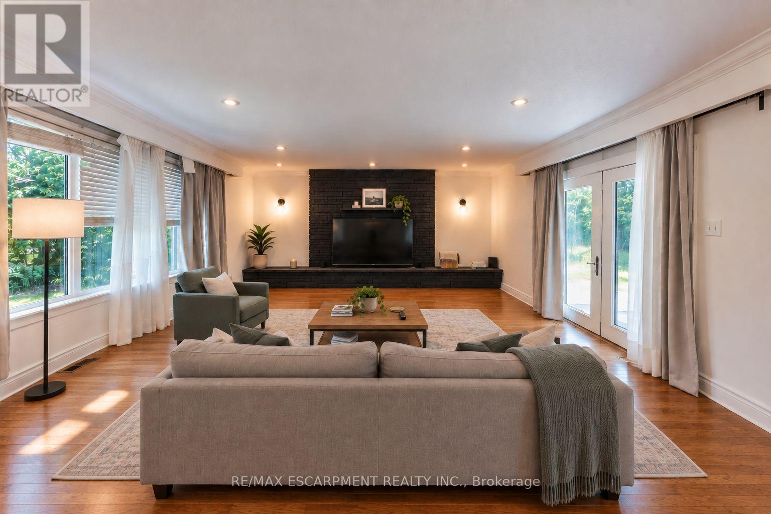 Virtually Staged - 505 Patricia Drive, Oakville, ON