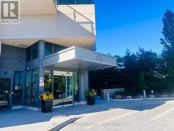 205 - 160 VANDERHOOF AVENUE Toronto, ON M4G 0B7