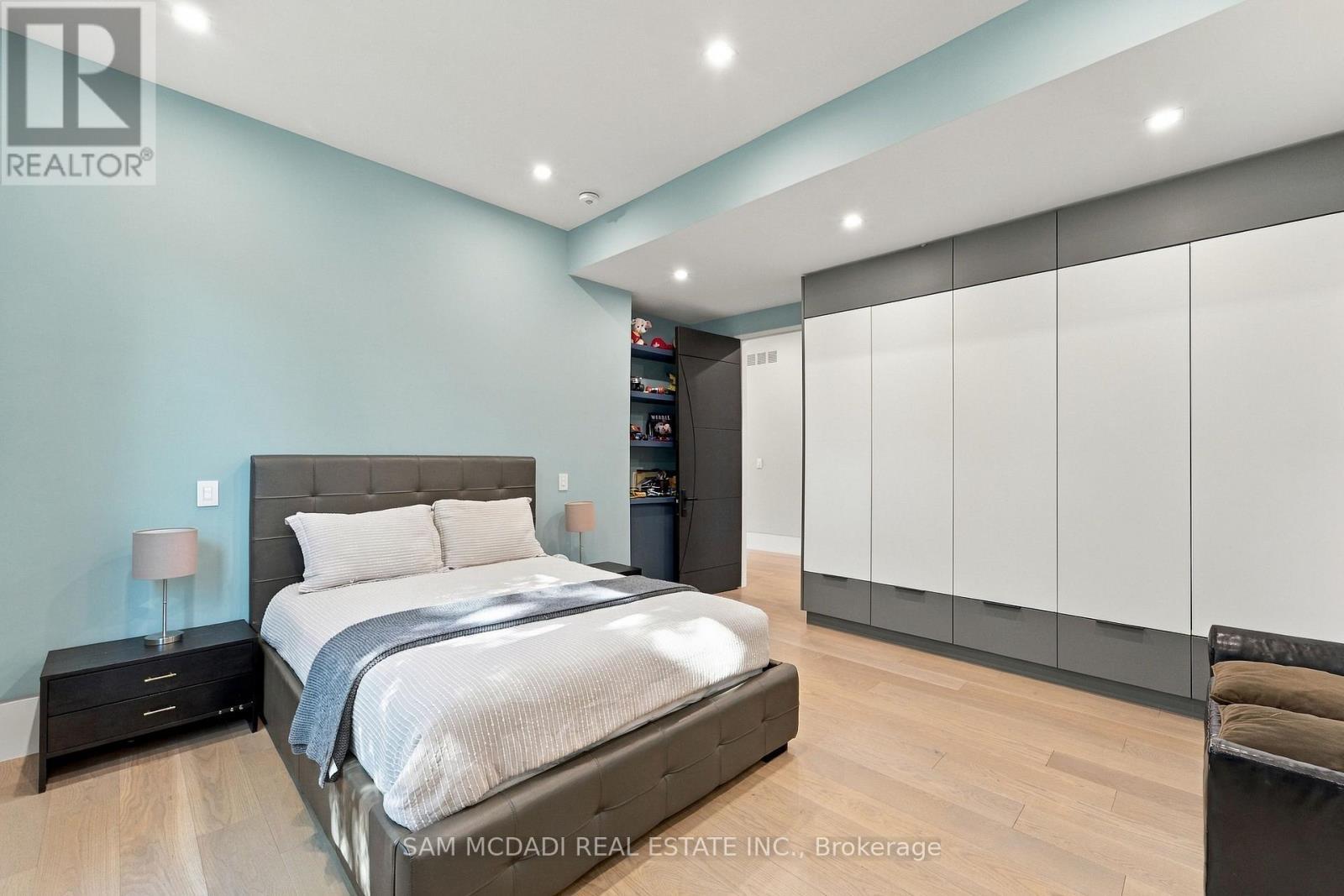 112 Elton Park Road, Oakville, ON
