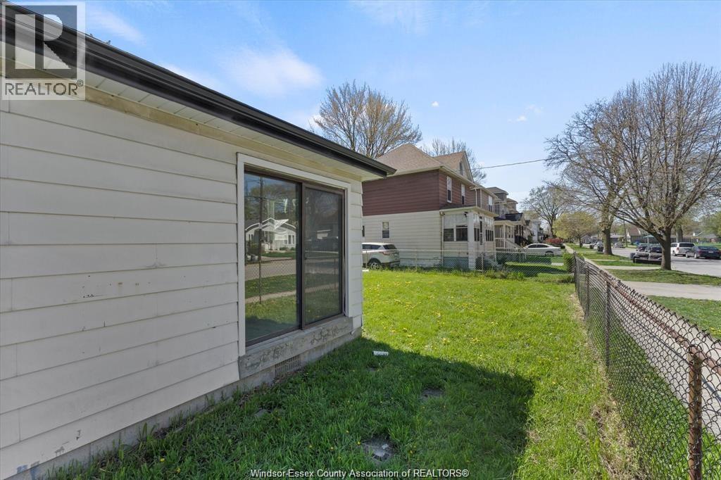 561 Chippawa Street, Windsor, ON