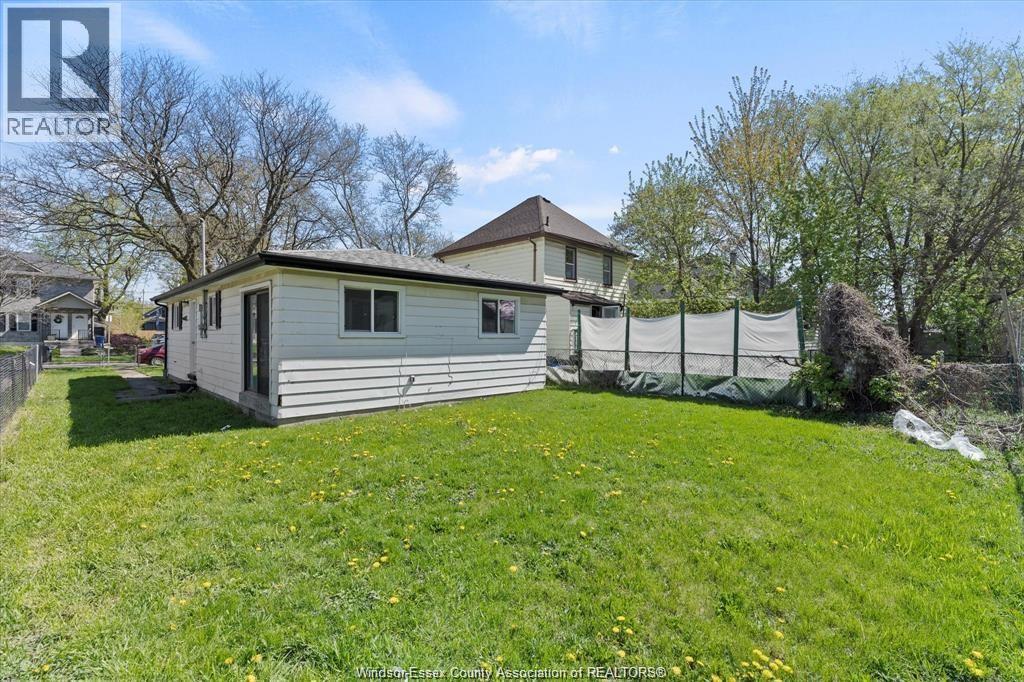 561 Chippawa Street, Windsor, ON
