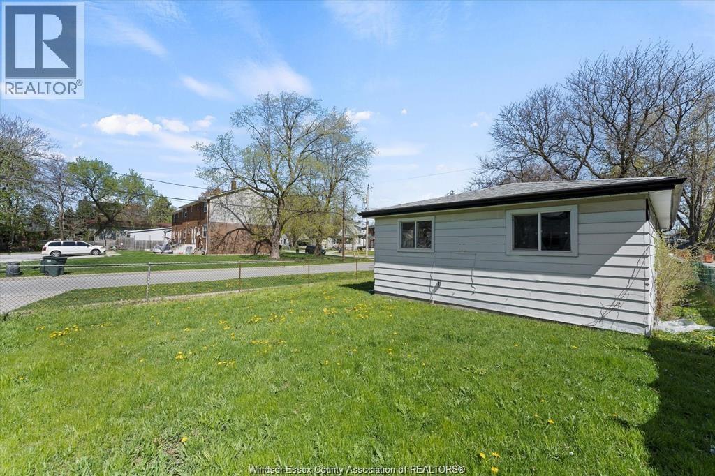 561 Chippawa Street, Windsor, ON