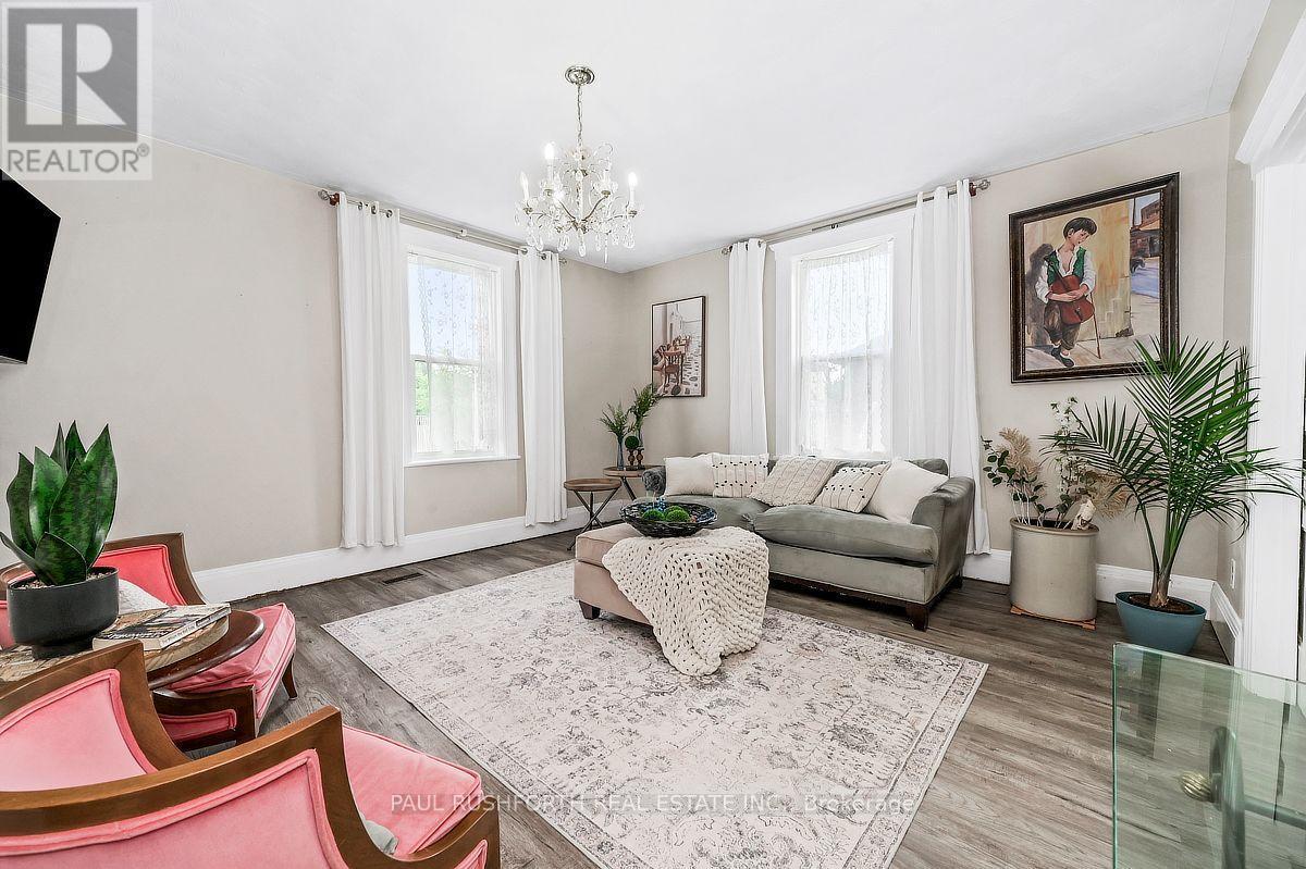 Living Room - 100 Poole Street, Mcnab/Braeside, ON