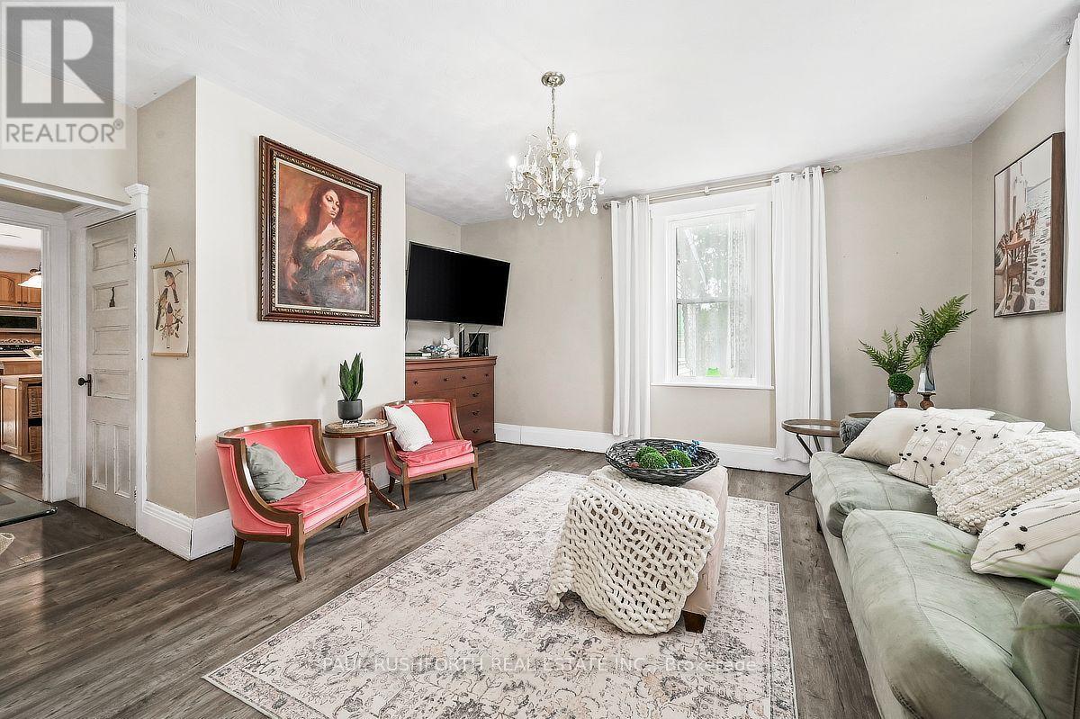 Living Room - 100 Poole Street, Mcnab/Braeside, ON