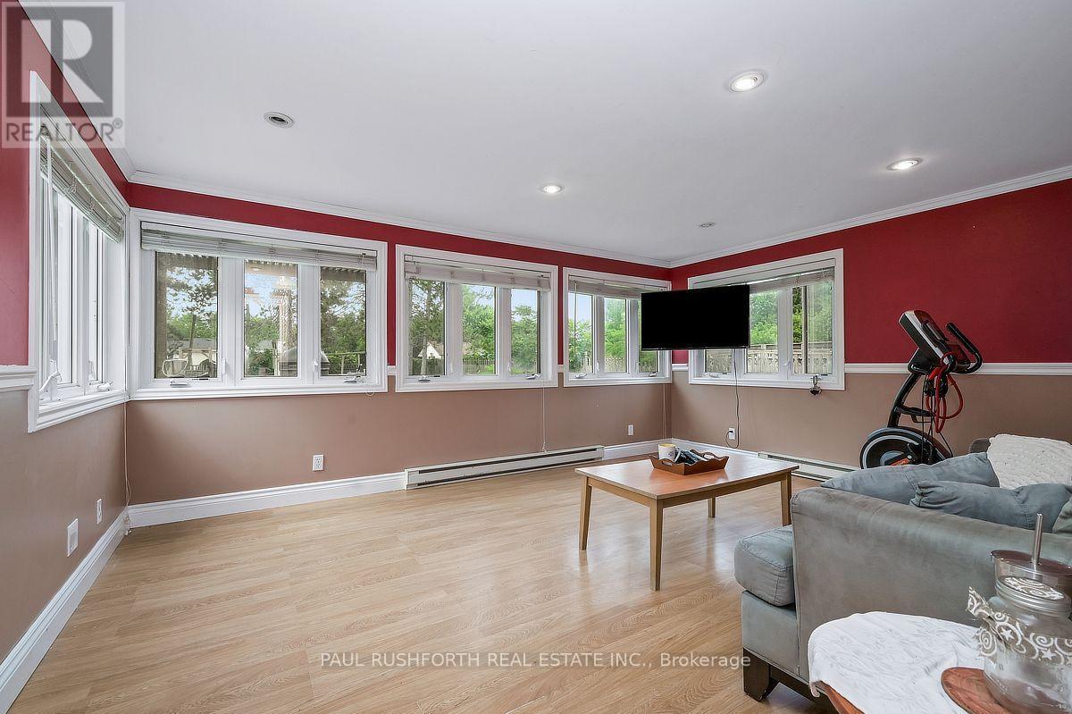 Mud Room - 100 Poole Street, Mcnab/Braeside, ON
