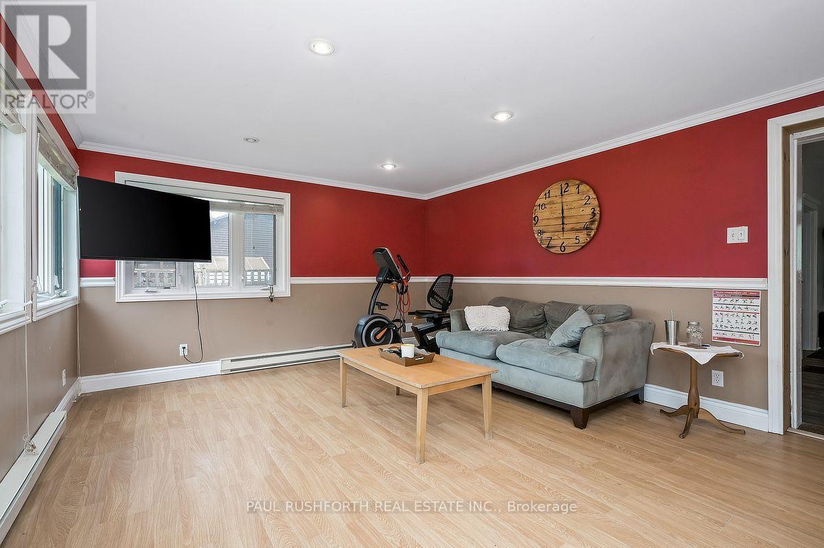 Mud Room - 100 Poole Street, Mcnab/Braeside, ON
