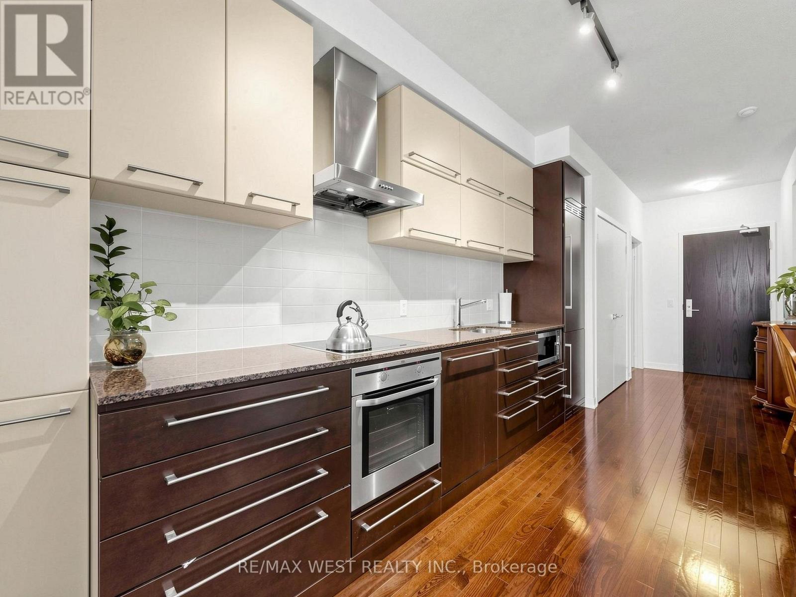513 - 770 Bay Street, Toronto, ON