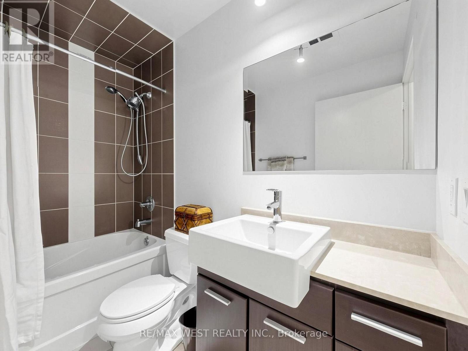513 - 770 Bay Street, Toronto, ON