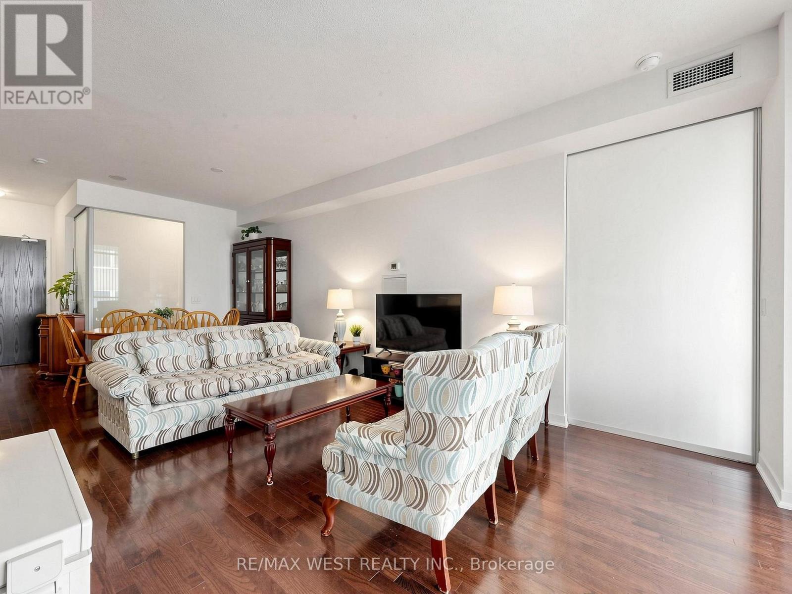 513 - 770 Bay Street, Toronto, ON