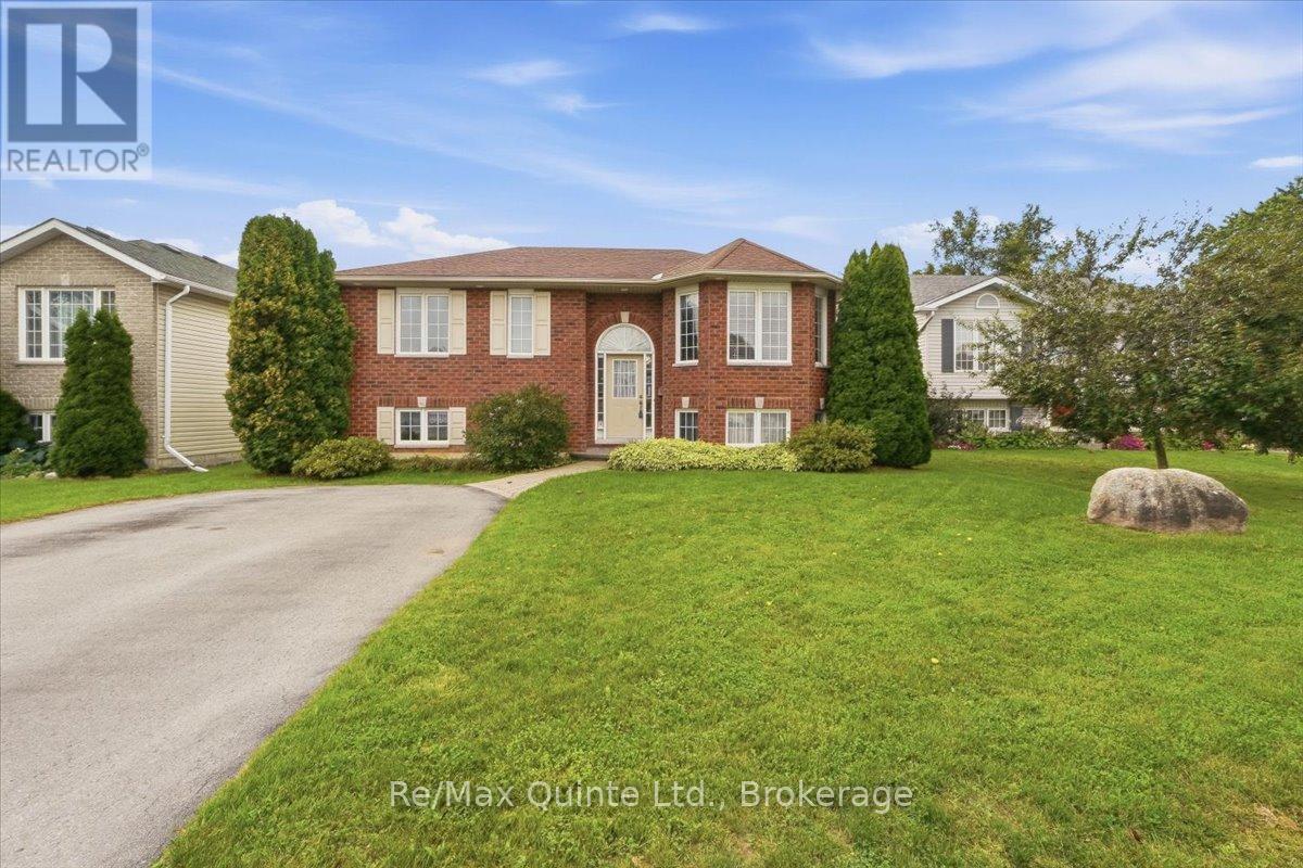 6 Chisholm Square, Belleville (Belleville Ward), ON