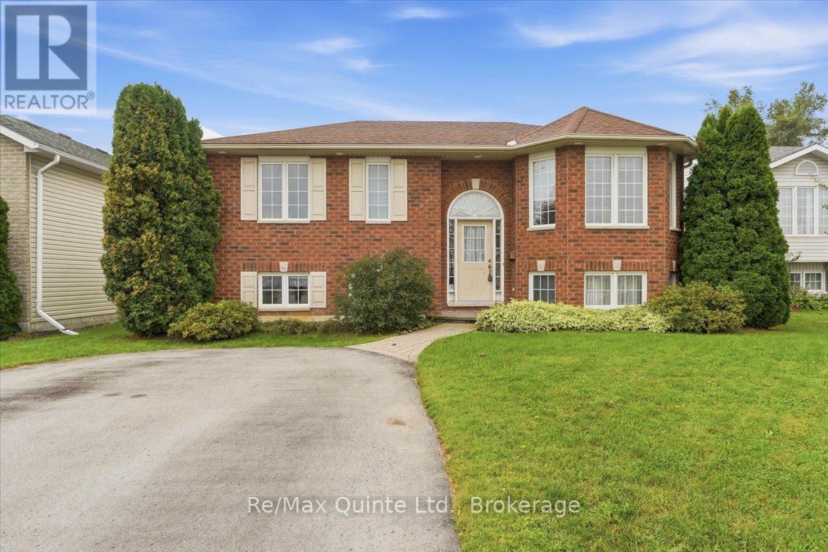 6 Chisholm Square, Belleville (Belleville Ward), ON