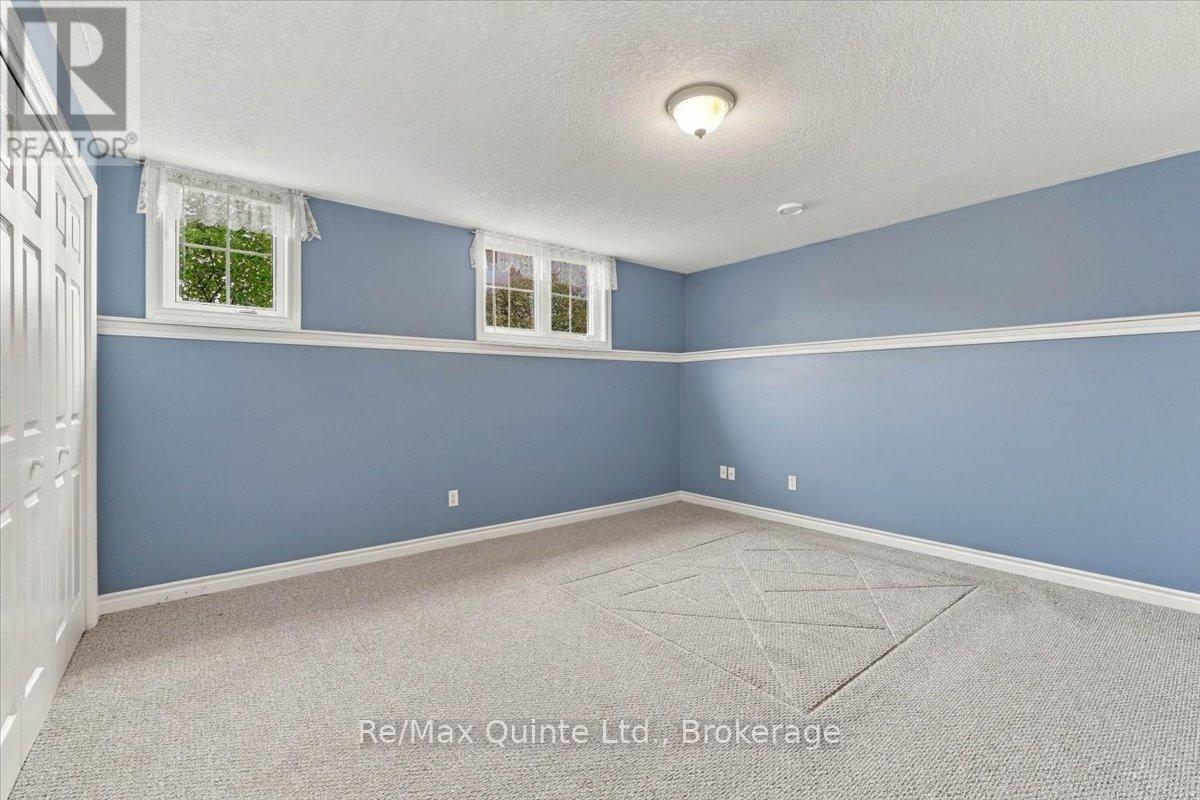 6 Chisholm Square, Belleville (Belleville Ward), ON