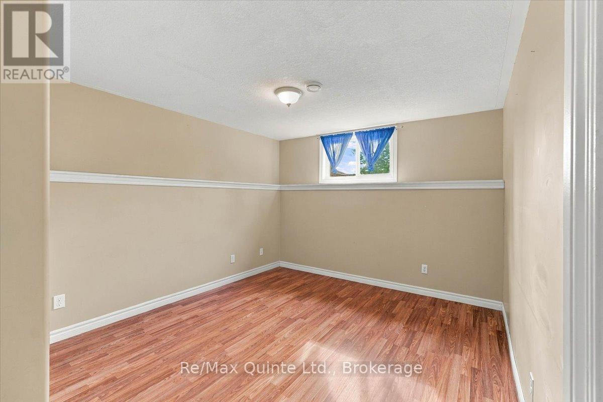 6 Chisholm Square, Belleville (Belleville Ward), ON