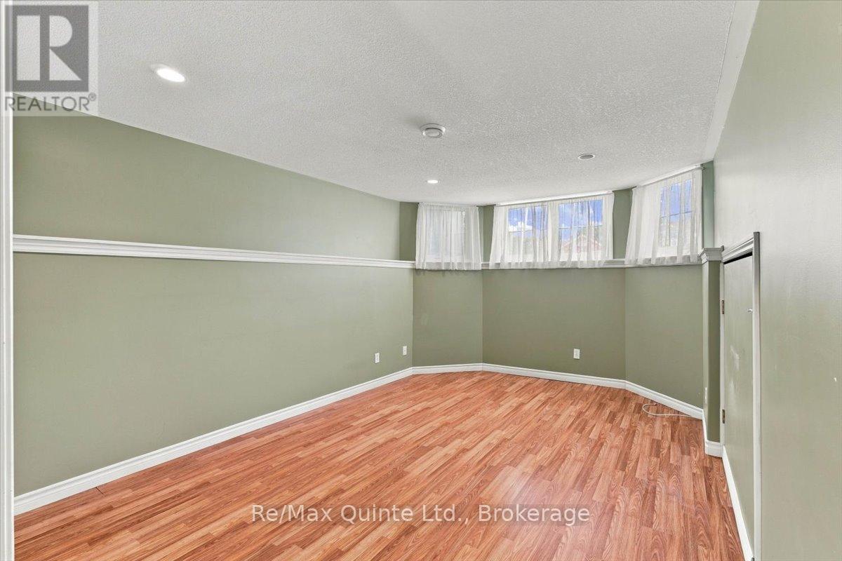 6 Chisholm Square, Belleville (Belleville Ward), ON