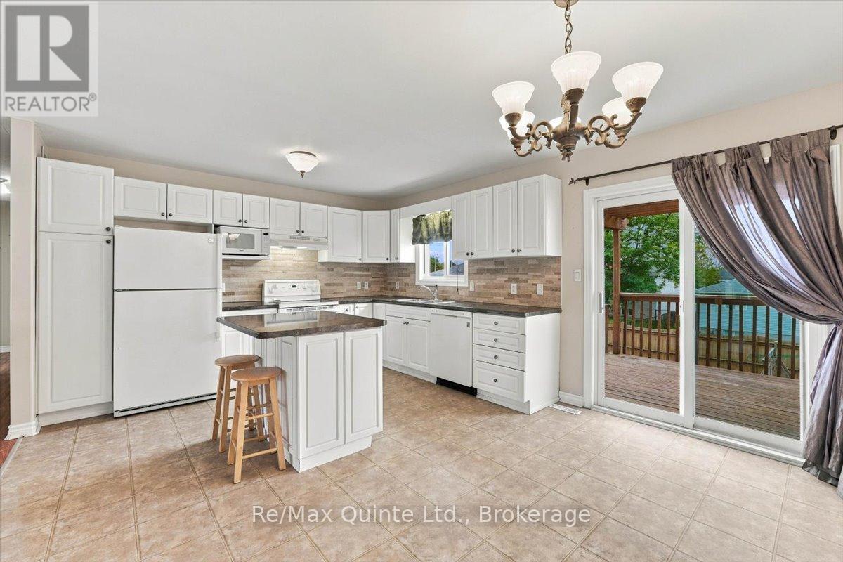 6 Chisholm Square, Belleville (Belleville Ward), ON