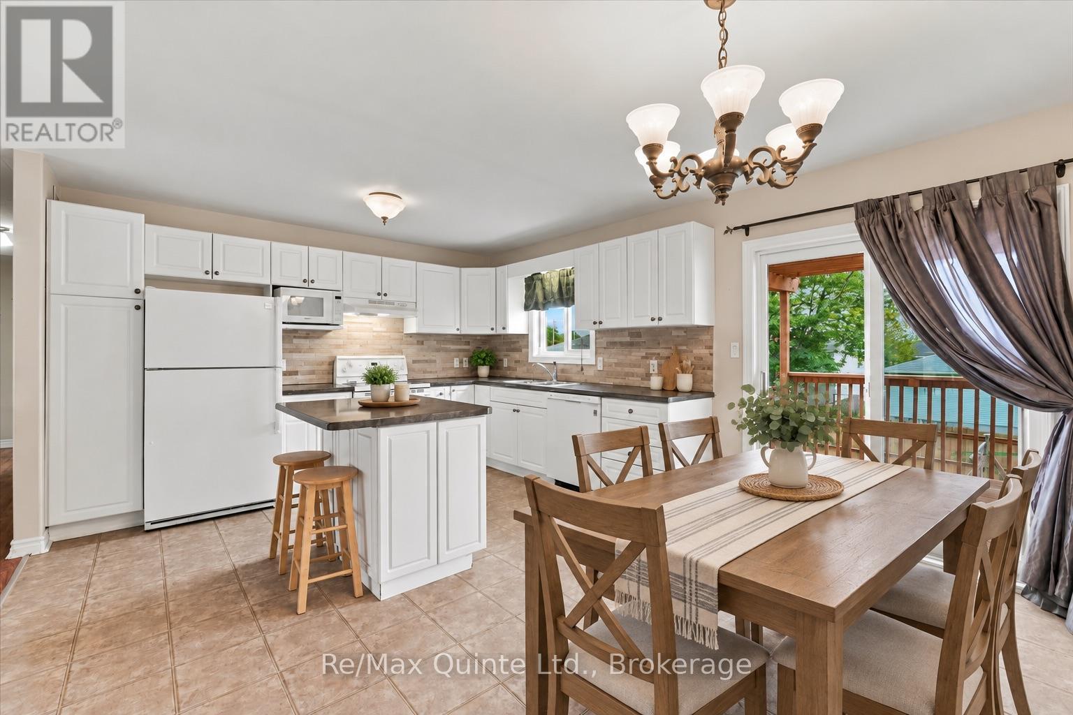6 Chisholm Square, Belleville (Belleville Ward), ON