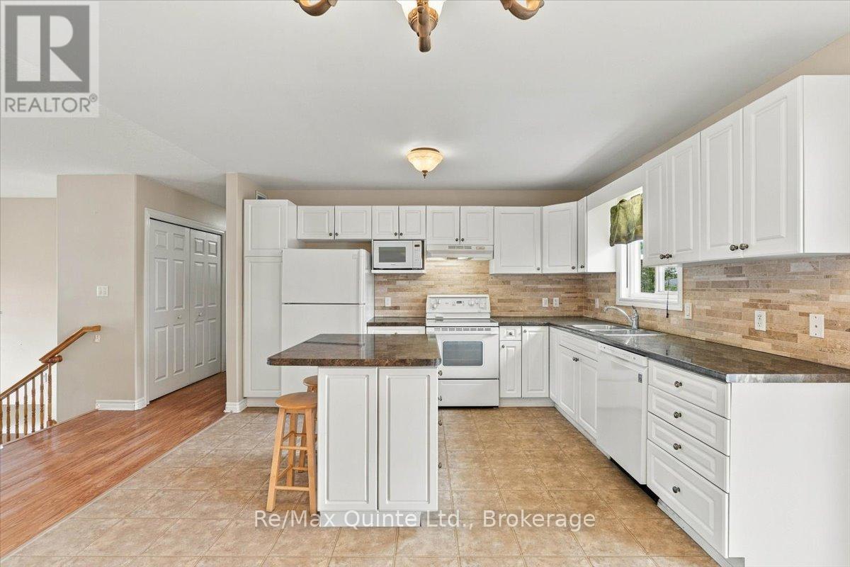 6 Chisholm Square, Belleville (Belleville Ward), ON