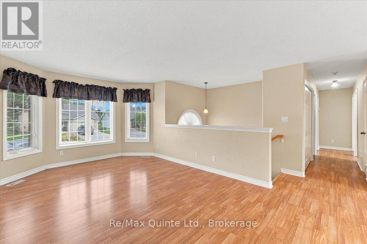 6 Chisholm Square, Belleville (Belleville Ward), ON