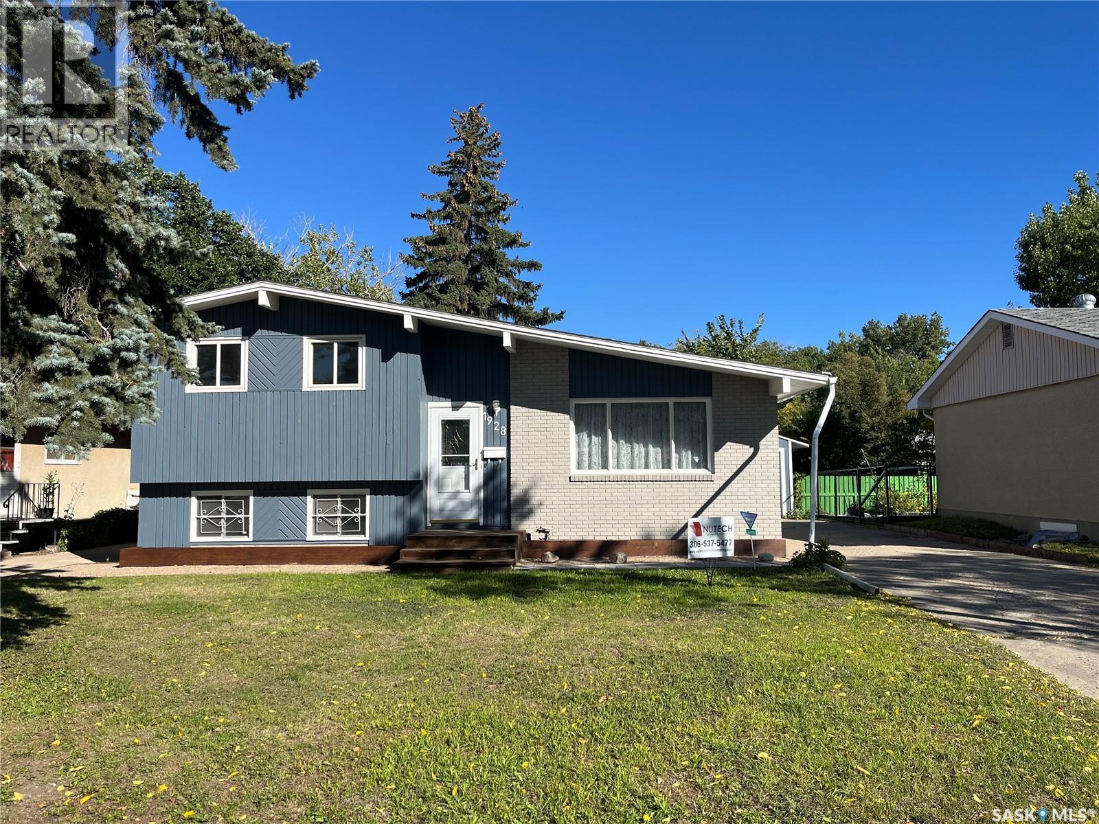 East 1928 Dewdney Avenue E, Regina, SK