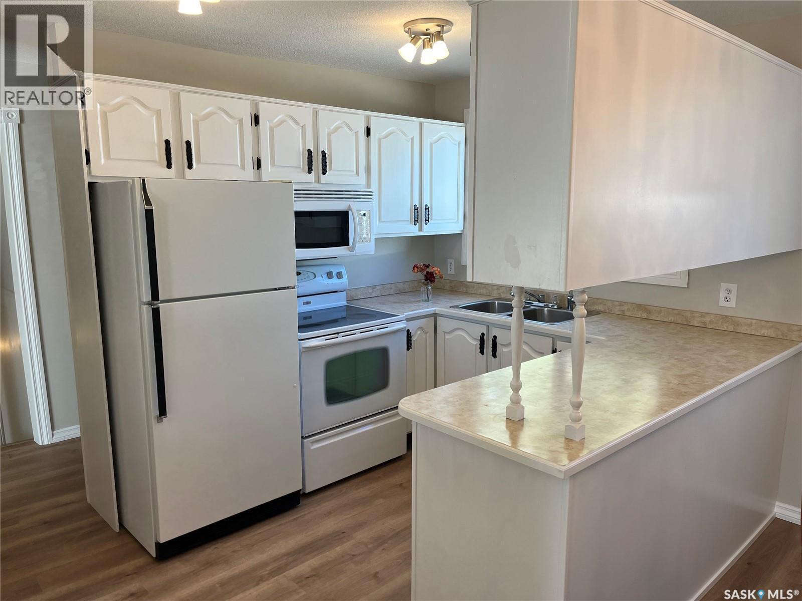 East 1928 Dewdney Avenue E, Regina, SK