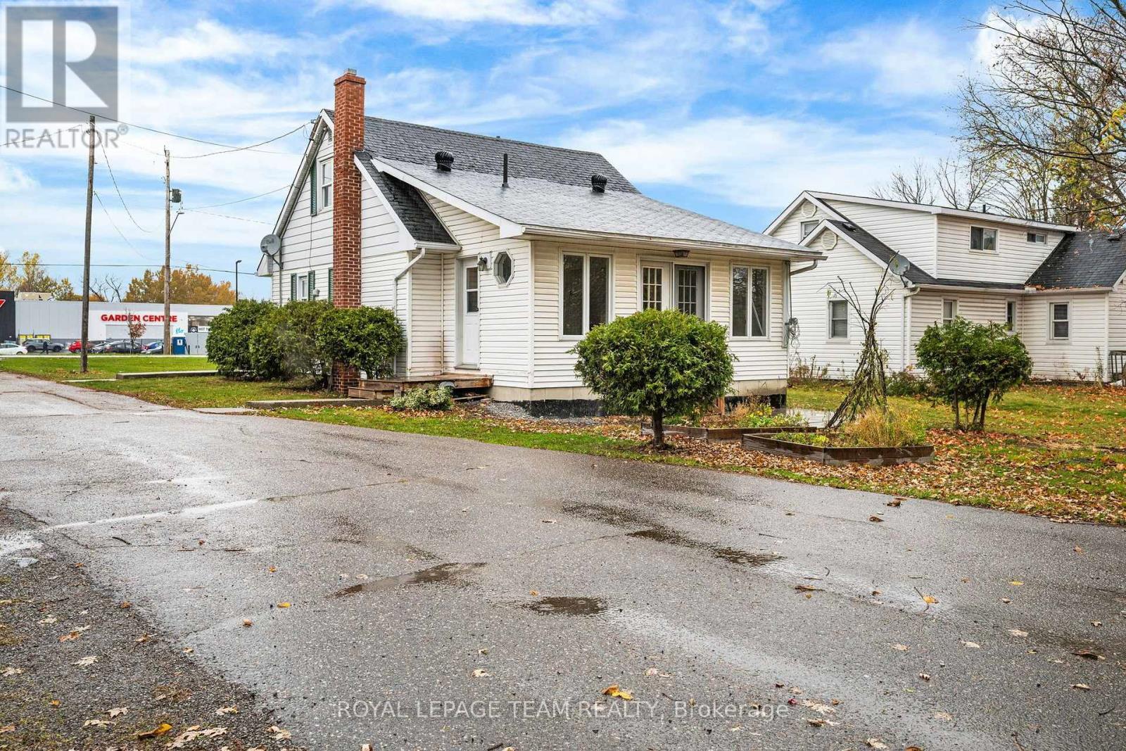 266 Daniel Street S, Arnprior, ON