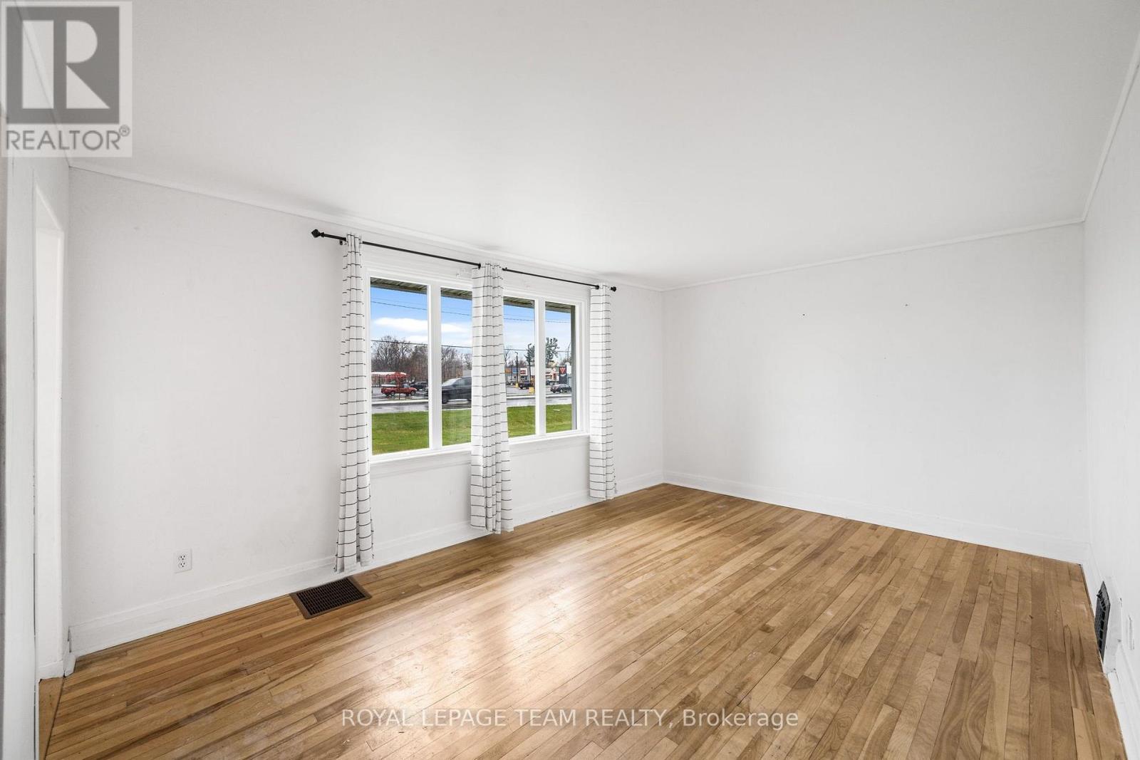 266 Daniel Street S, Arnprior, ON