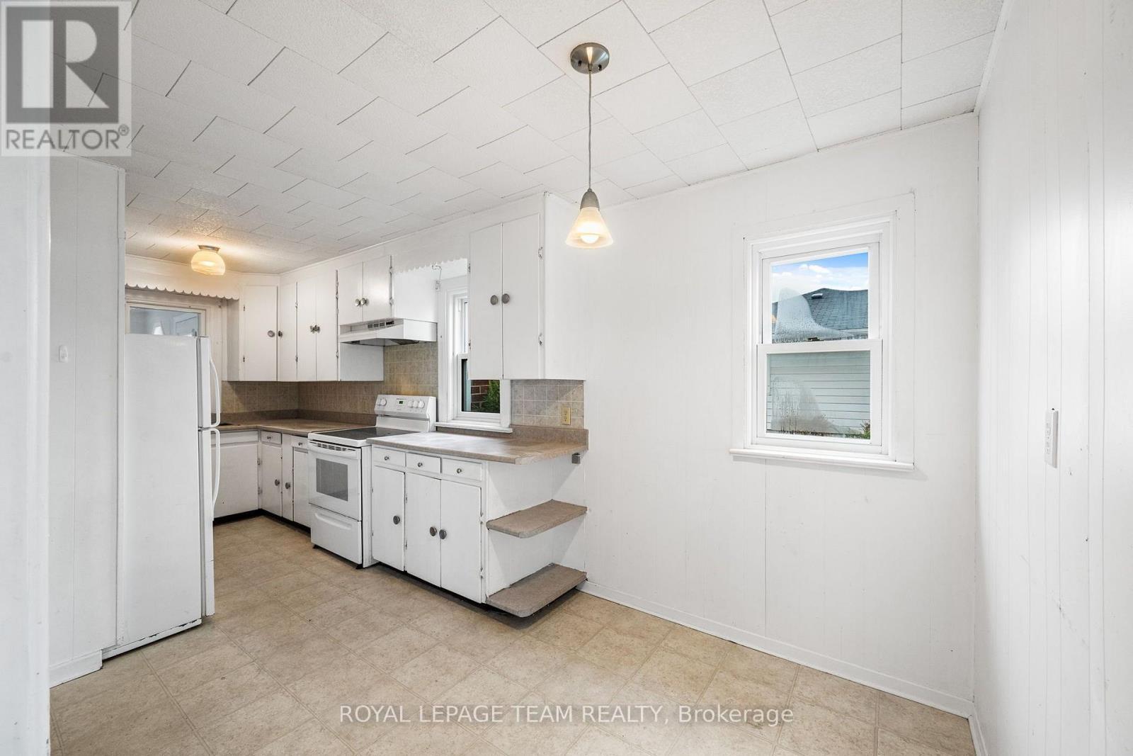 266 Daniel Street S, Arnprior, ON