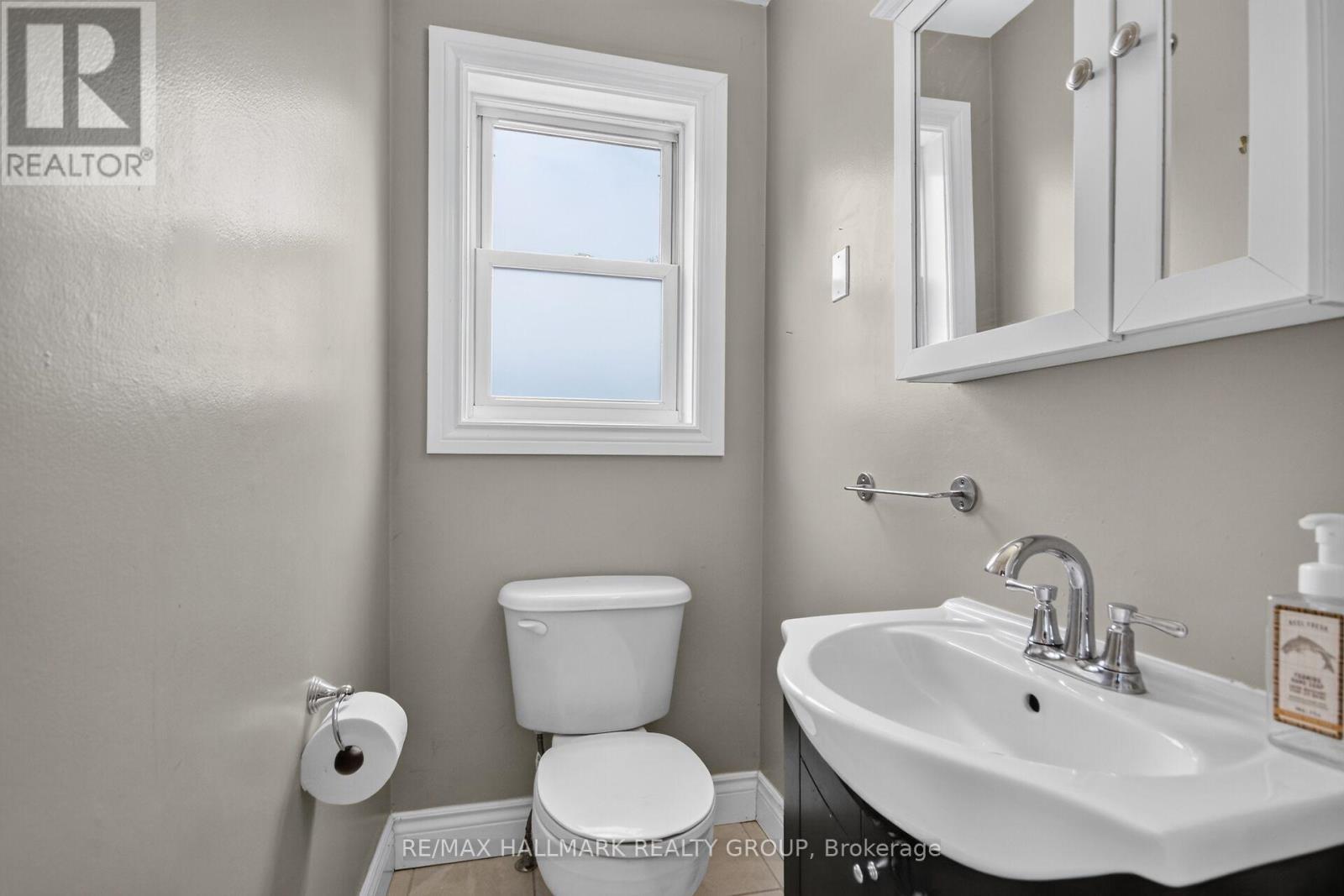 Main floor powder room - 28 Second Street, Edwardsburgh/Cardinal, ON