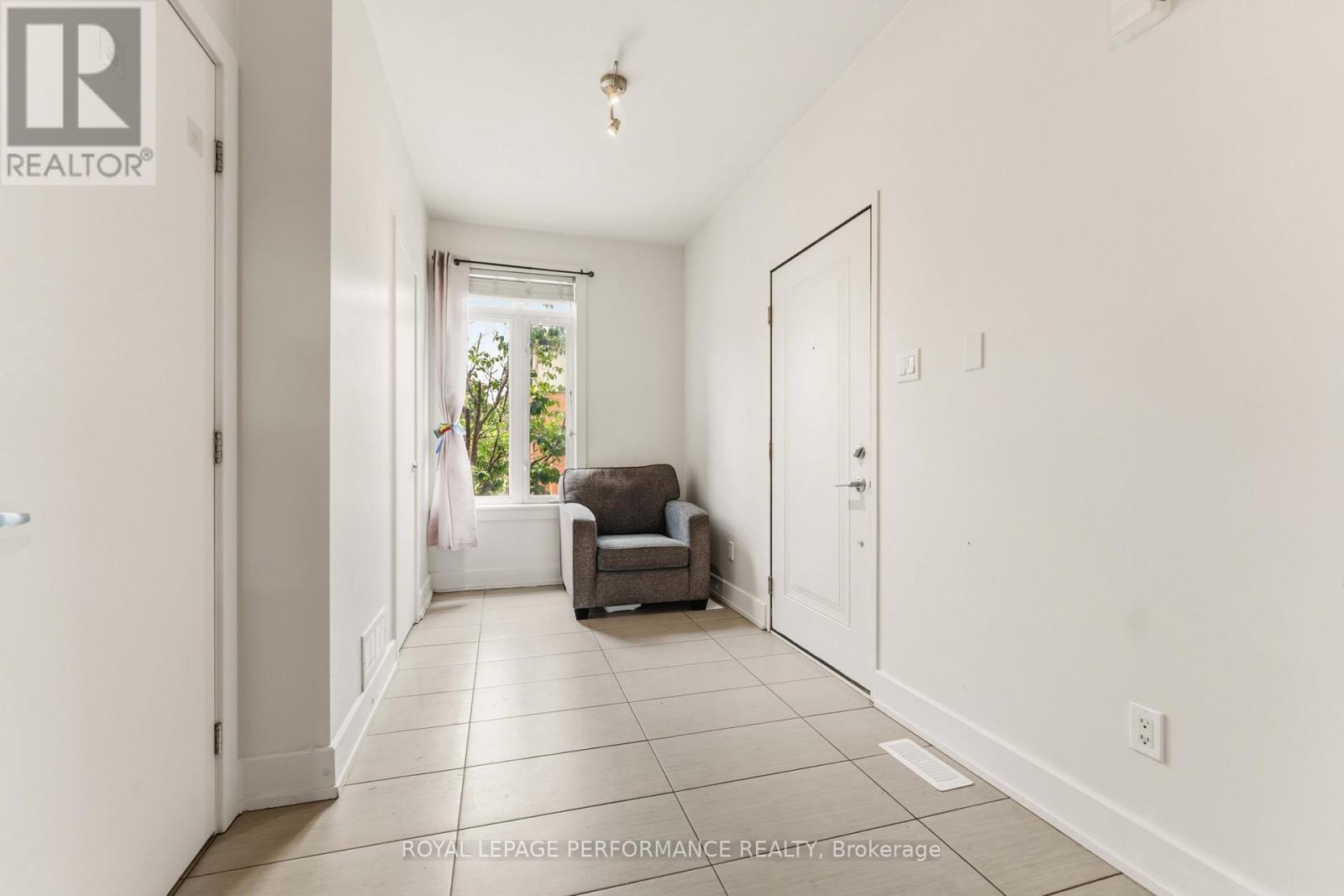 22 Bergeron Private, Ottawa, ON
