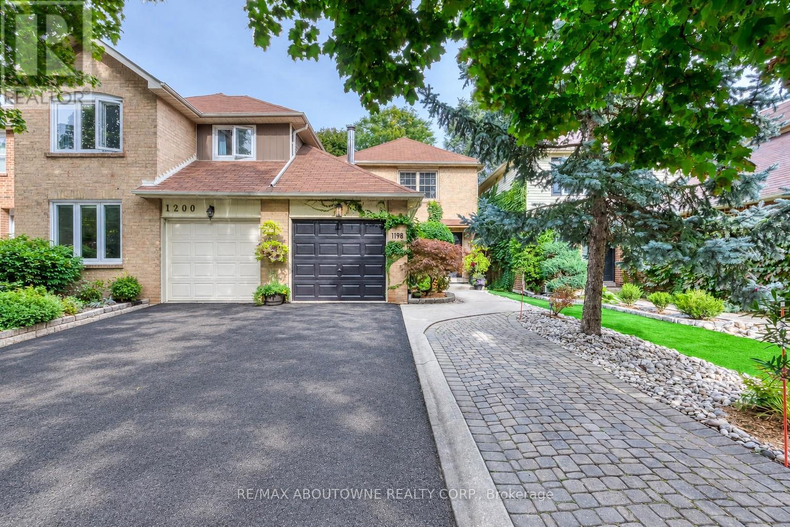 1198 Potters Wheel Crescent, Oakville, ON