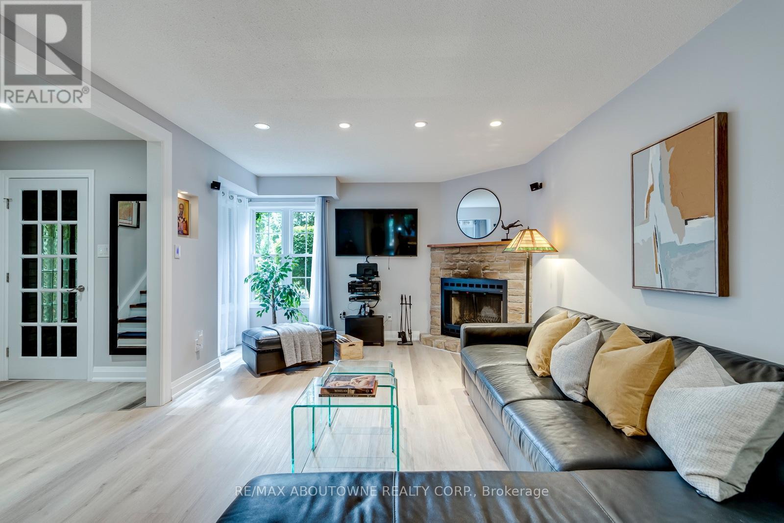1198 Potters Wheel Crescent, Oakville, ON
