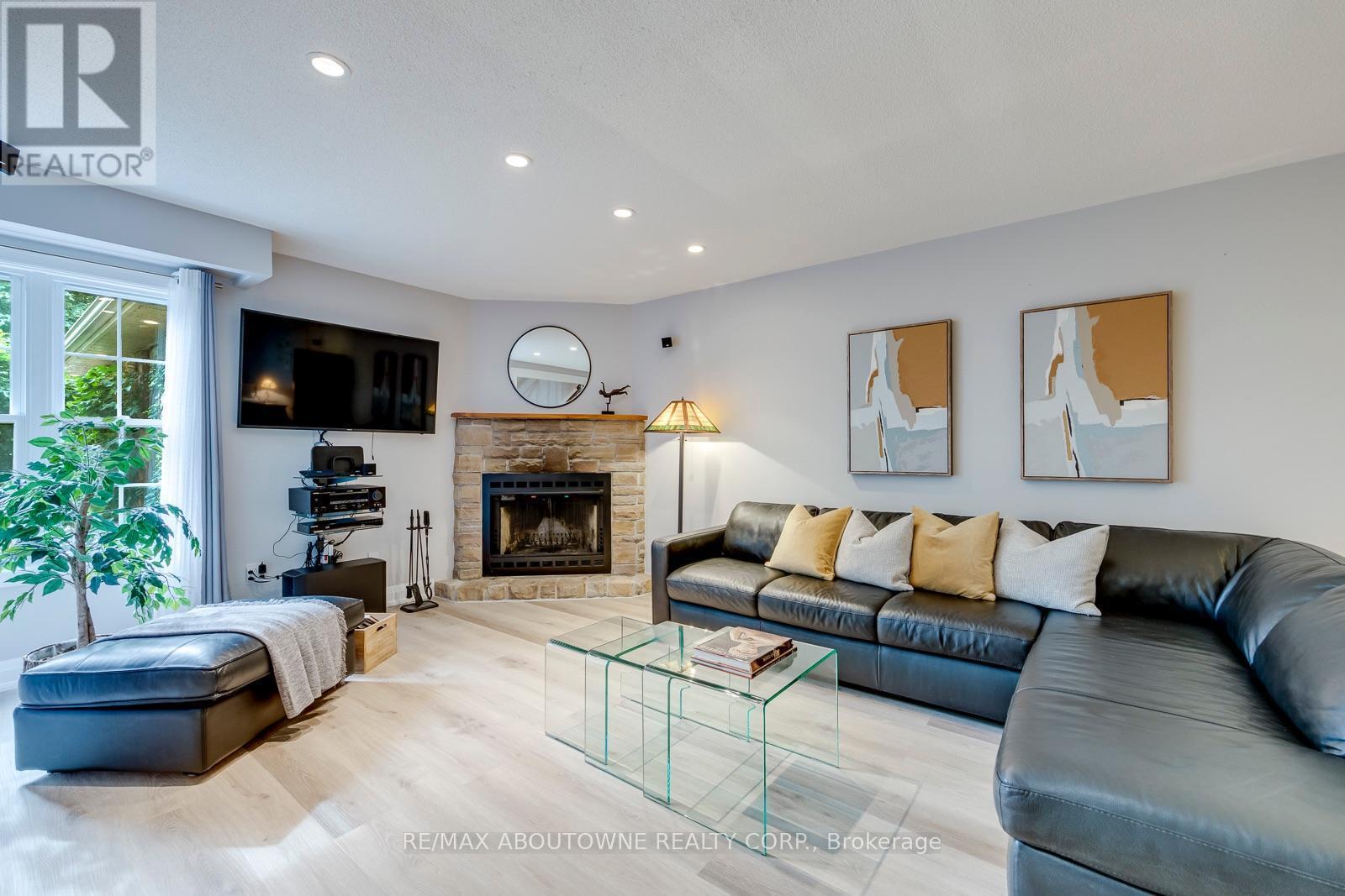 1198 Potters Wheel Crescent, Oakville, ON