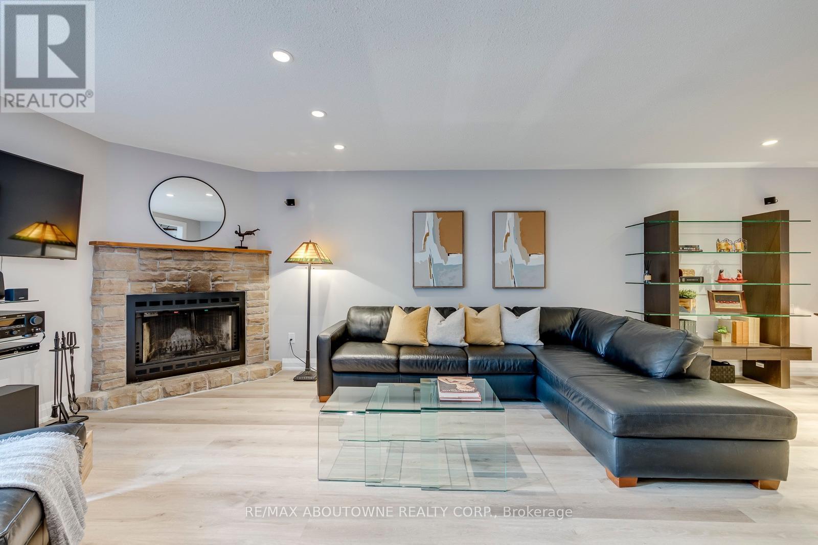 1198 Potters Wheel Crescent, Oakville, ON