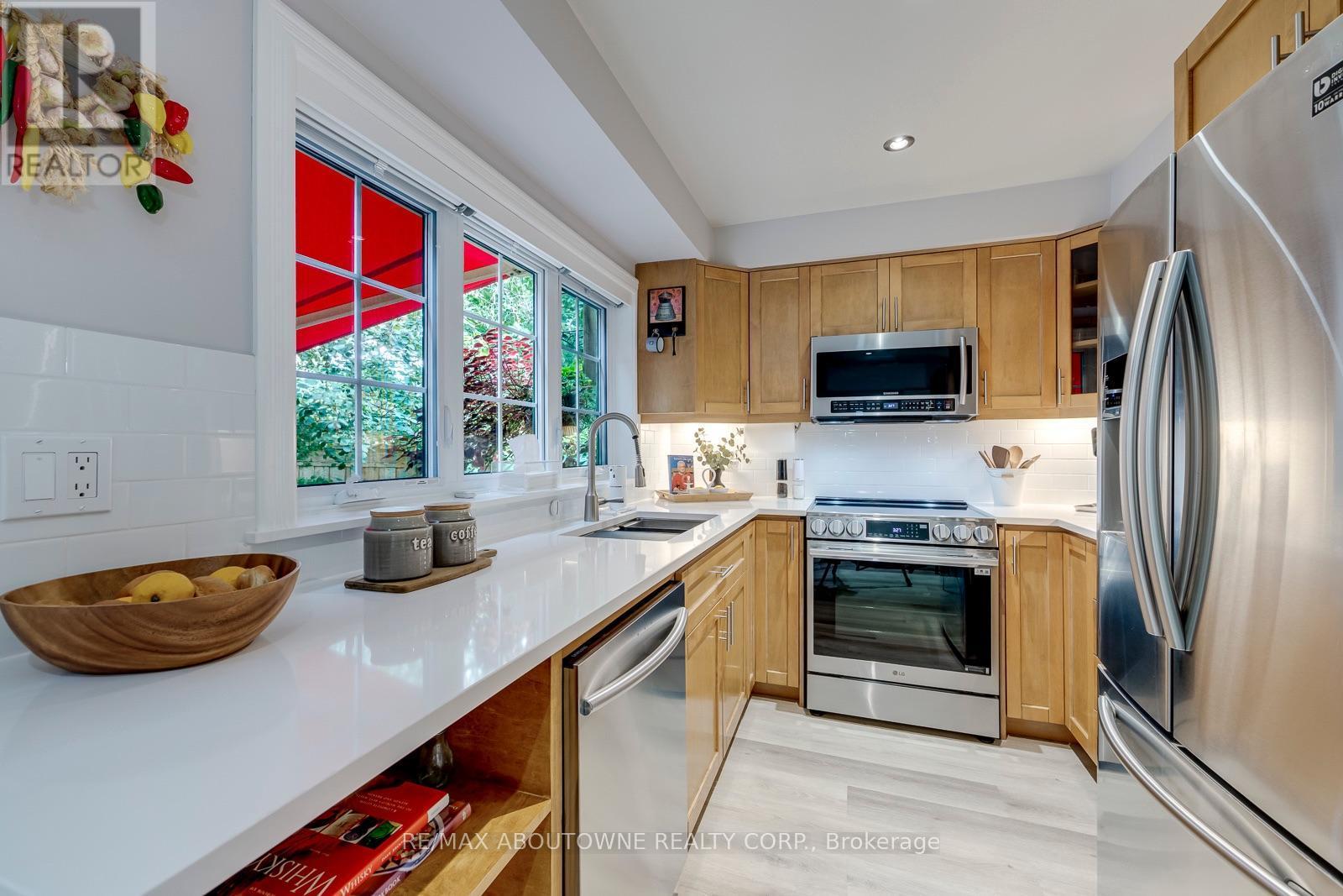 1198 Potters Wheel Crescent, Oakville, ON