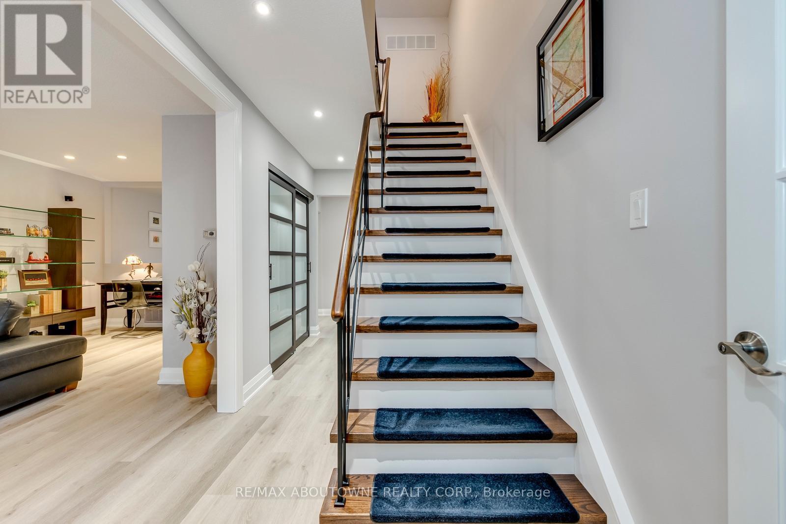 1198 Potters Wheel Crescent, Oakville, ON
